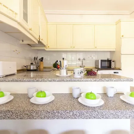 Homes & Go Albeniz Basic Apartment *